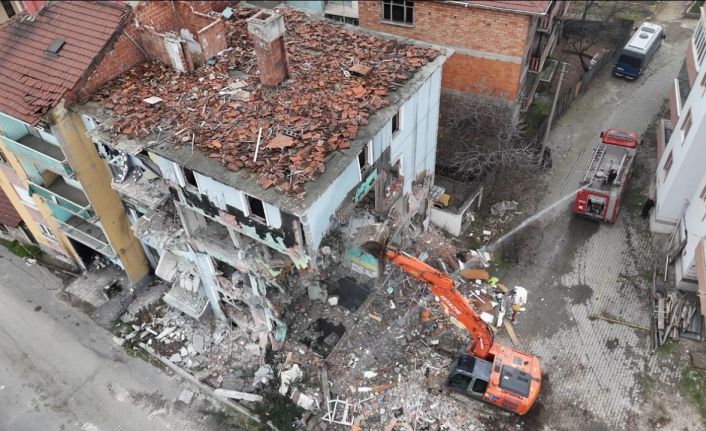 Karabük’te doğal gaz patlaması sonrası hasar gören bina 3 yıl sonra yıkılıyor