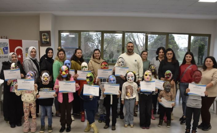 Karacabey Belediyesi’nden anne-çocuk maske boyama atölyesi