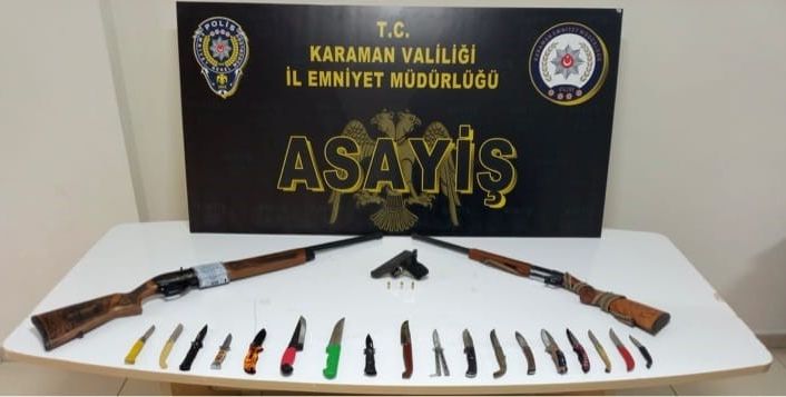 Karaman’da polis uygulamasında silahlar ve bıçaklar ele geçirildi: 5 tutuklama