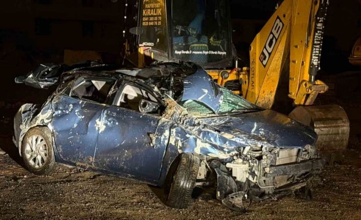 Karayazı’da trafik kazası: 3 yaralı