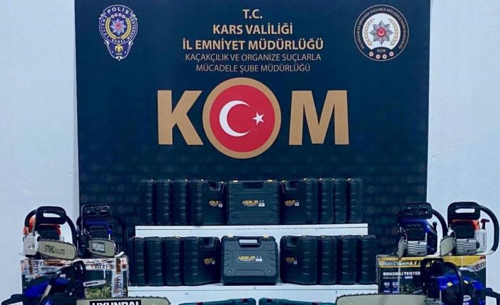 Kars’ta kaçakçılık operasyonu: Çok sayıda tütün ve elektronik malzeme ele geçirildi
