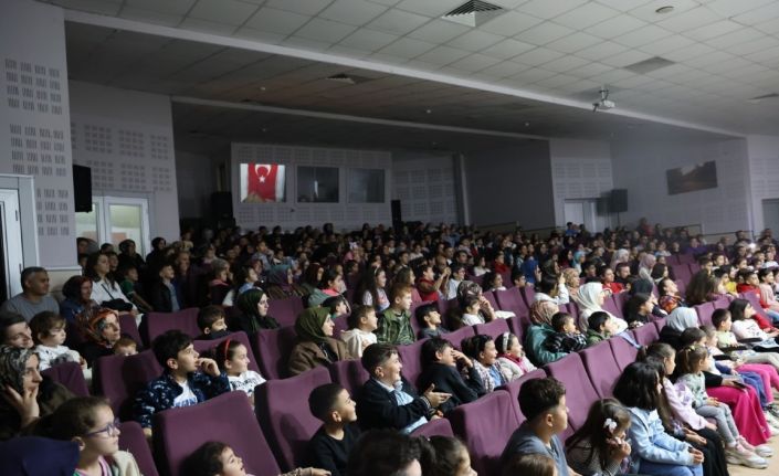Kartepe’de "Karınca Kararınca" oyunu sahnelendi