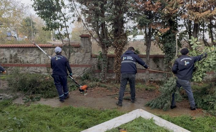 Kartepe’deki mezarlıklarda bakım çalışması yapıldı