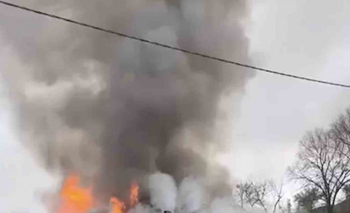 Kastamonu’da 2 katlı ev alev alev yandı