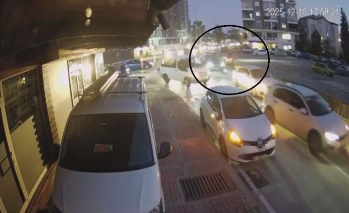 Kavşakta motosikletle otomobil çarpıştı: 1 yaralı