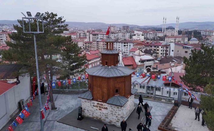Kaybolan tarihi saat kulesi yeniden inşa edildi