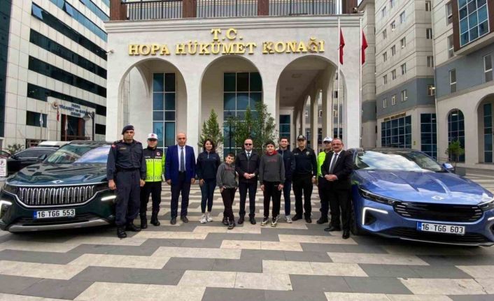 Kaymakamdan öğrencilere Togg’un yeni modeli ile şehir turu