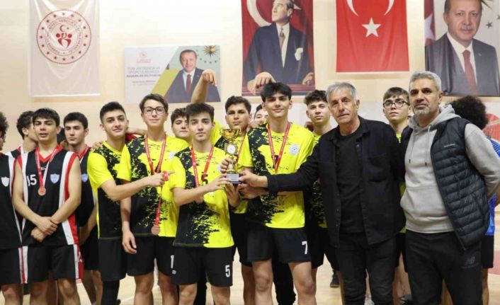 Kayseri Okul Sporları Voleybol Genç Erkekler müsabakaları tamamlandı
