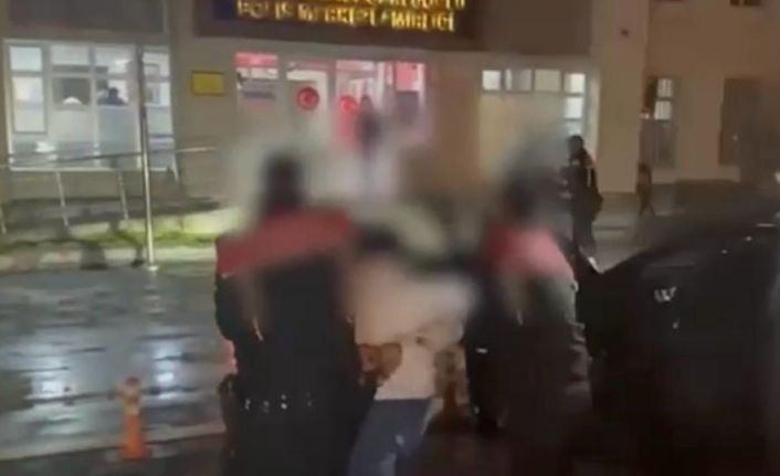 Kayseri’de 3 polis aracına çarparak kaçan suç makinası yakalandı