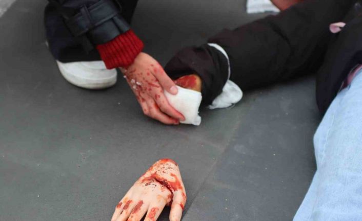 Kayseri’de film gibi otobüs kazası tatbikatı