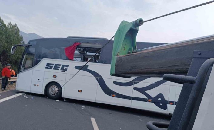 Kazada kapanan E-90 Otoyolu, araçların çekilmesiyle trafiğe açıldı