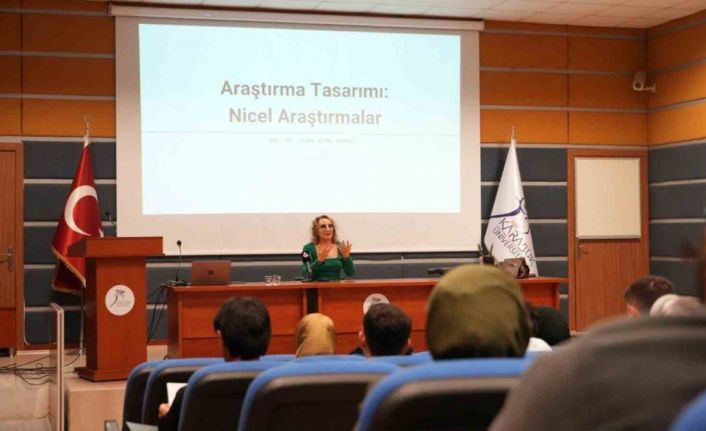 KBÜ’de tez yazım seminerlerinde beşinci hafta tamamlandı