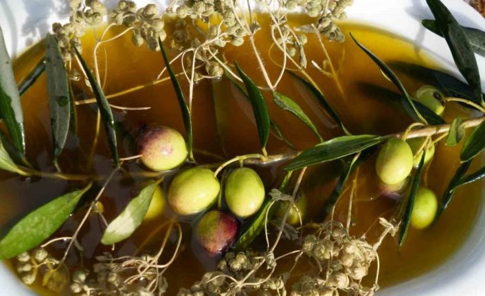 Kekik ve zeytinyağı, doğanın iki şifa kaynağı taşbaskıda bir araya geldi