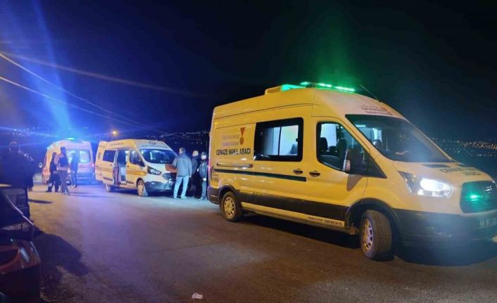 Kendisinden ayrılan kız arkadaşını evine girerken  öldürdü