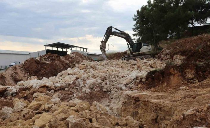 Kepez Belediyesi’nden doğa ile iç içe hayvan barınağı