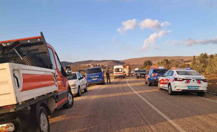 Kilis’te iki araç kafa kafaya çarpıştı: 3 yaralı