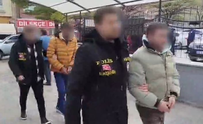 Kilitli motosikleti çalan 2 şüpheli yakalandı