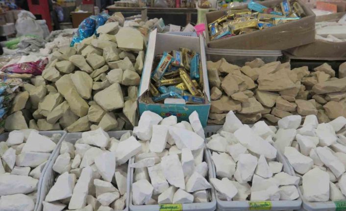 Kırgızistan’da vitamin ve mineral kaynağı olarak tüketilen toprak: Gulboto