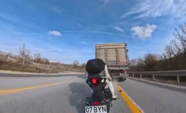 Kırklareli’nde tıra çarpan motosikletli yaralandı