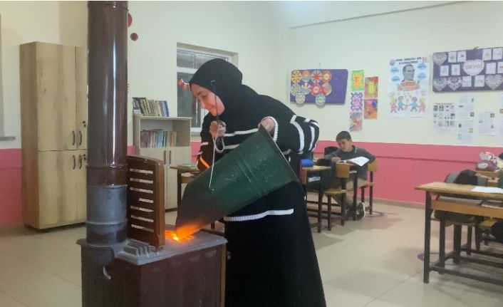 Kırsalın iki kadın öğretmeni zorluklara rağmen eğitimi omuzluyor