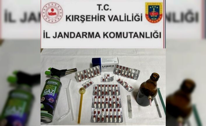 Kırşehir’de jandarma yol kontrolünde uyuşturucu hap ele geçirdi