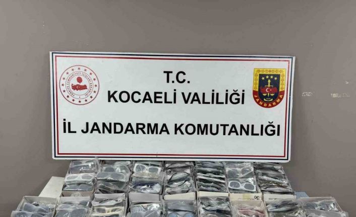 Kocaeli’de 2,6 milyon TL’lik kaçak gözlük ve tütün operasyonu