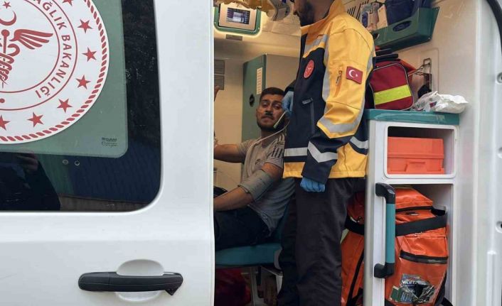 Kocaeli’de bina çatısında yangın: Baba ve oğlu dumandan etkilendi