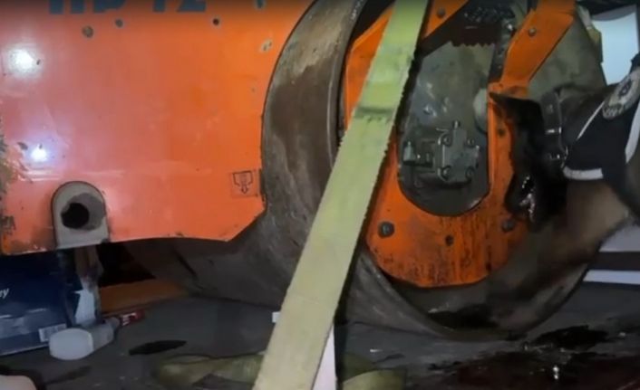 Kocaeli’de dev operasyon: Asfalt silindirinde 102 kilo metamfetamin bulundu