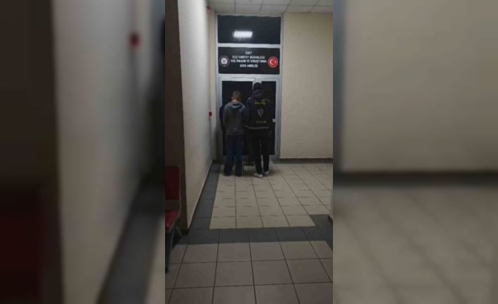 Kocaeli’de duvarlara yasa dışı bahis reklamı yazan 2 şüpheli yakalandı