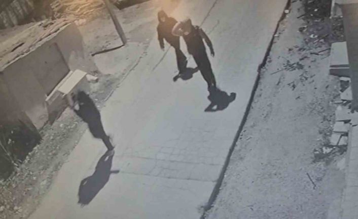 Kombi çalan 5 şüpheliden 4’ü tutuklandı