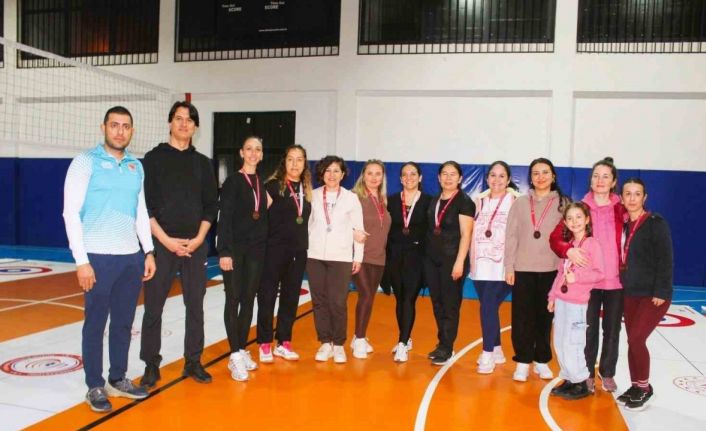 Köyceğiz’de öğretmenler Floor Curling Turnuvasında yarıştı