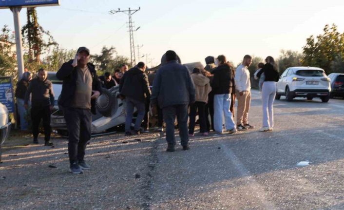 Kozan-Kadirli yolunda hatalı sollama kazaya neden oldu: 2 ağır yaralı