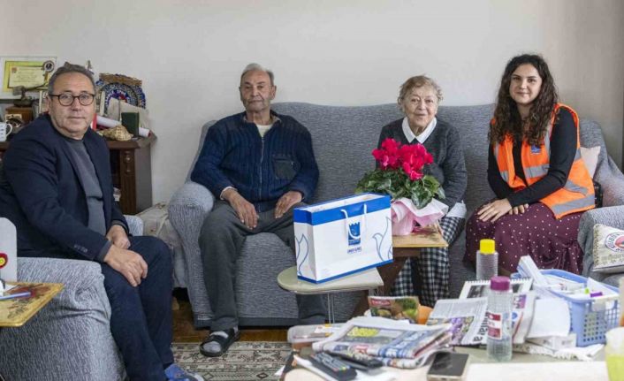 Kuşadası Belediyesi’nden engelli Osman amcaya anlamlı ziyaret