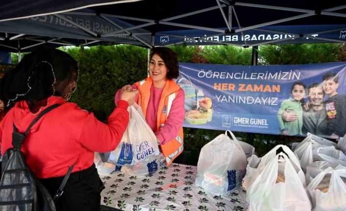 Kuşadası’nda beslenme çantalarını belediye dolduruyor