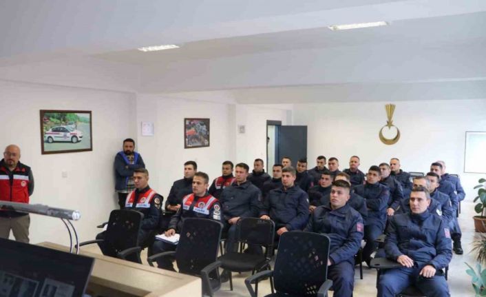 Kütahya Jandarma Komutanlığı personeline belgesiz hayvan hareketleri eğitimi