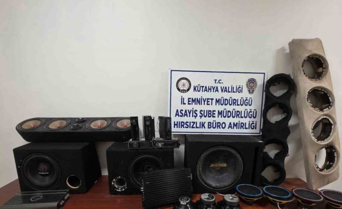 Kütahya’da araçlardan ses sistemi hırsızlığı yapan 2 şüpheli yakalandı