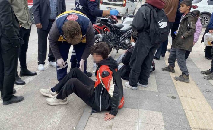 Liseli öğrencilerin motosiklet gezintisi hastanede son buldu: 3 yaralı