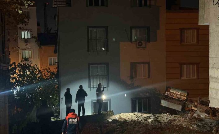 Manisa’da çatlak oluşan iki bina tahliye edildi