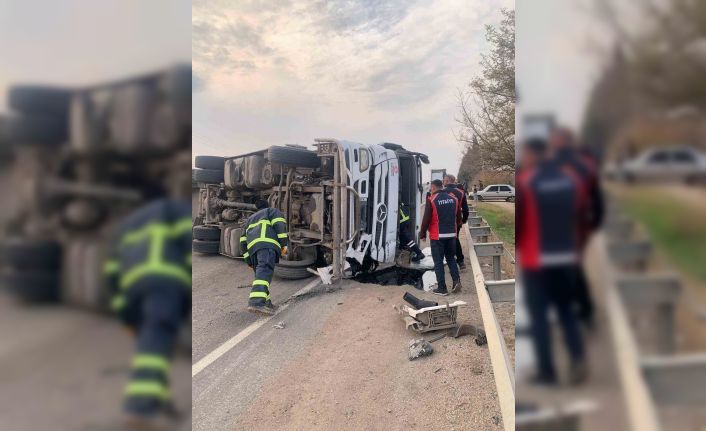 Mardin’de devrilen akaryakıt yüklü tırın sürücüsü yaralandı