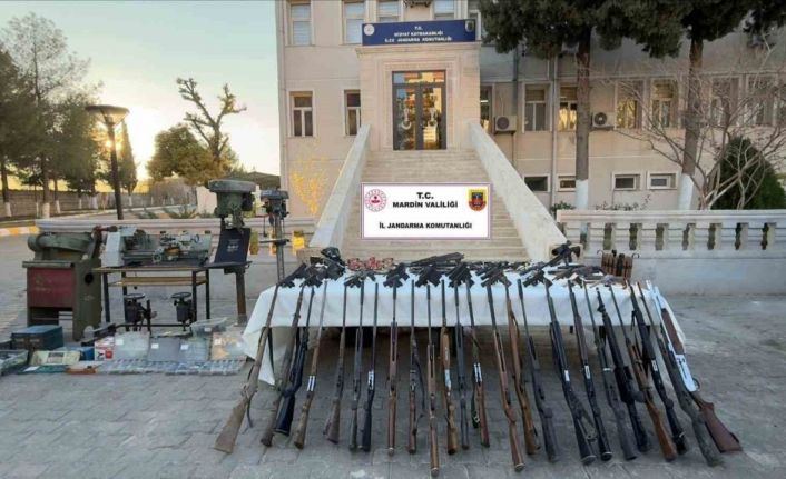 Mardin’de yasa dışı silah imalathanesine baskında çok sayıda silah ele geçirildi