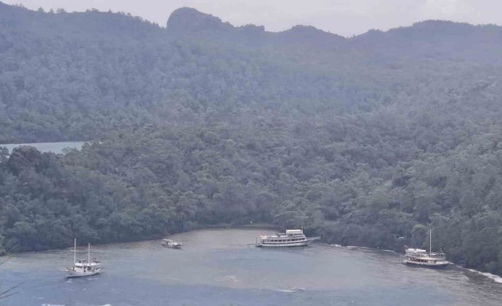 Marmaris’te 3 tekne karaya oturdu