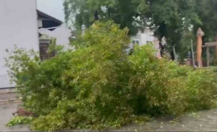 Marmaris’te sağanak etkili oldu