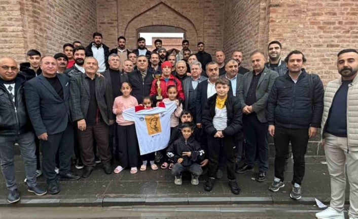 "Melaye Ciziri" anısına 51 kilometre koştu