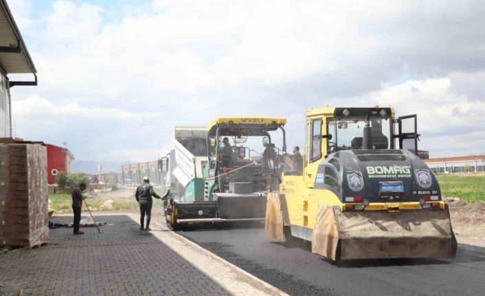 Melikgazi Belediyesi 2025 yılı asfalt sezonu boyunca 80 kilometre yol yaptı