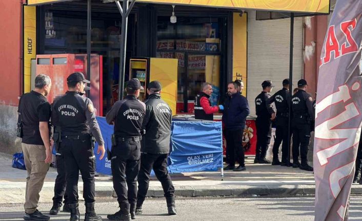 Mersin’de dehşet: Önce anne oğulu ardından büfeciyi öldürdü