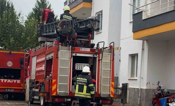 Mersin’de iki ayrı ev yangını