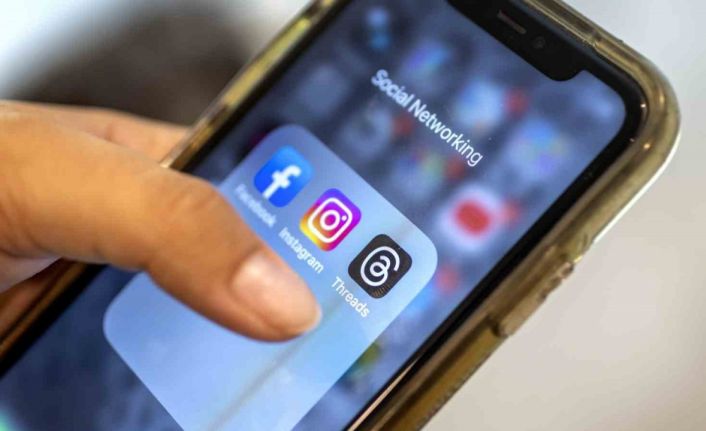 Meta, Avustralya’da 16 yaş altı gençleri sosyal medyadan çıkarmaya başladı