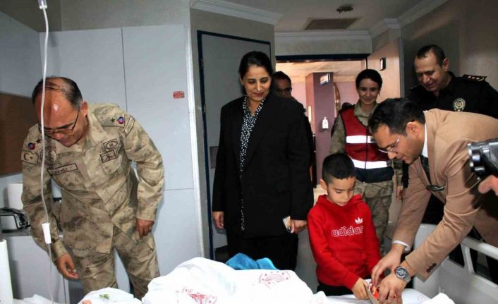 Midyat Devlet Hastanesinden anlamlı proje: ’’Gülümse Midyat, Umut Çocuklarda’’