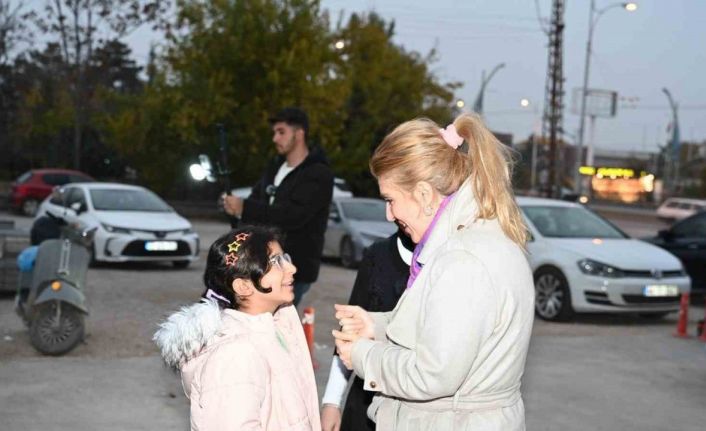 Milletvekili Ölmeztoprak KADEM’i ziyaret etti, deprem sonrası dayanışmayı da değerlendirdi