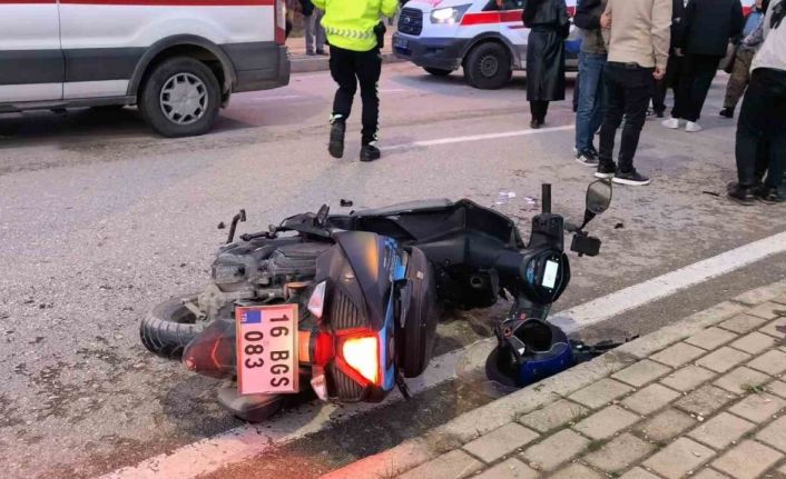 Motosiklet kadına çarptı: 2 yaralı